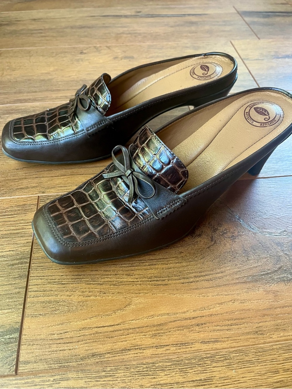 Stylish Brown Leather Heels - Picture 2 of 6